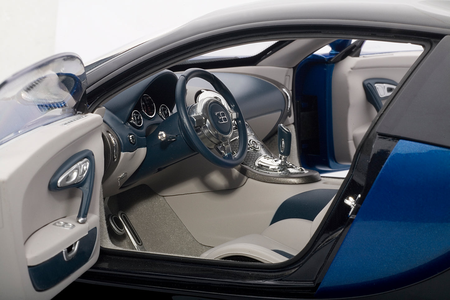 12532 BUGATTI VEYRON 16.4 (BLUE / BLACK)
