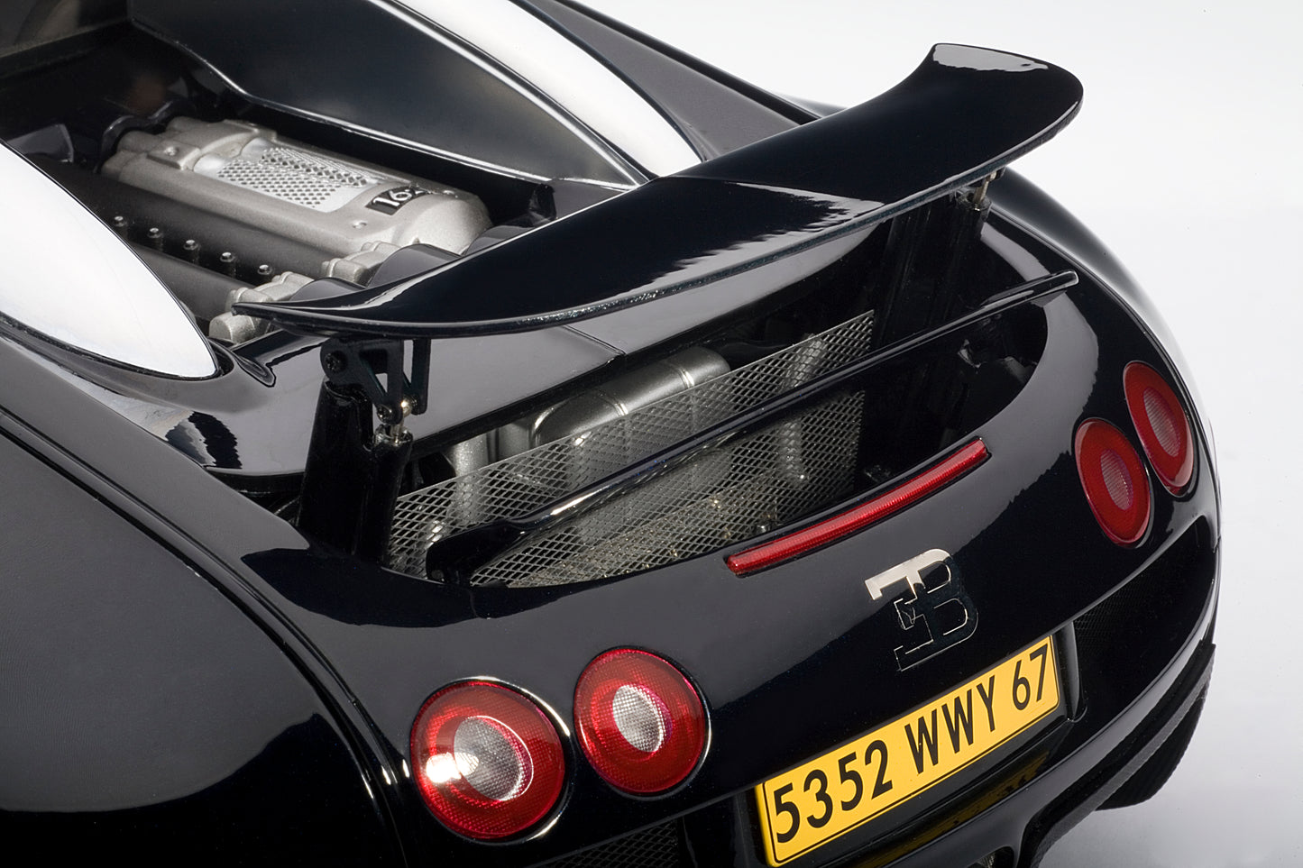 12532 BUGATTI VEYRON 16.4 (BLUE / BLACK)