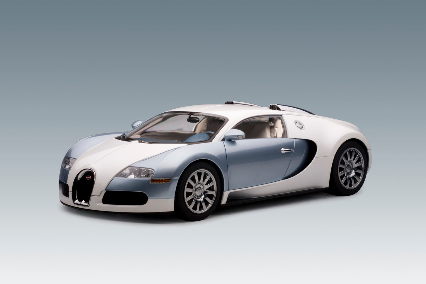 12533 BUGATTI 16.4 VEYRON PEARL/ICE BLUE