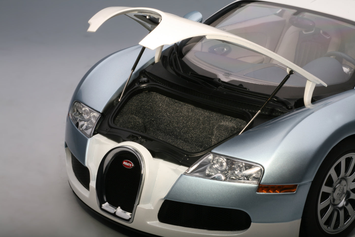 12533 BUGATTI 16.4 VEYRON PEARL/ICE BLUE