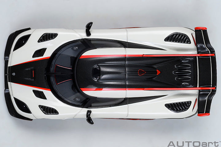 20041 KOENIGSEGG ONE : 1 (PEBBLE WHITE/CARBON BLACK /RED ACCENTS)
