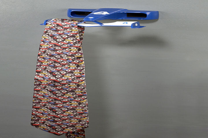 45562 TFORMULA NOSE CLOTHES HANGER (BLUE)