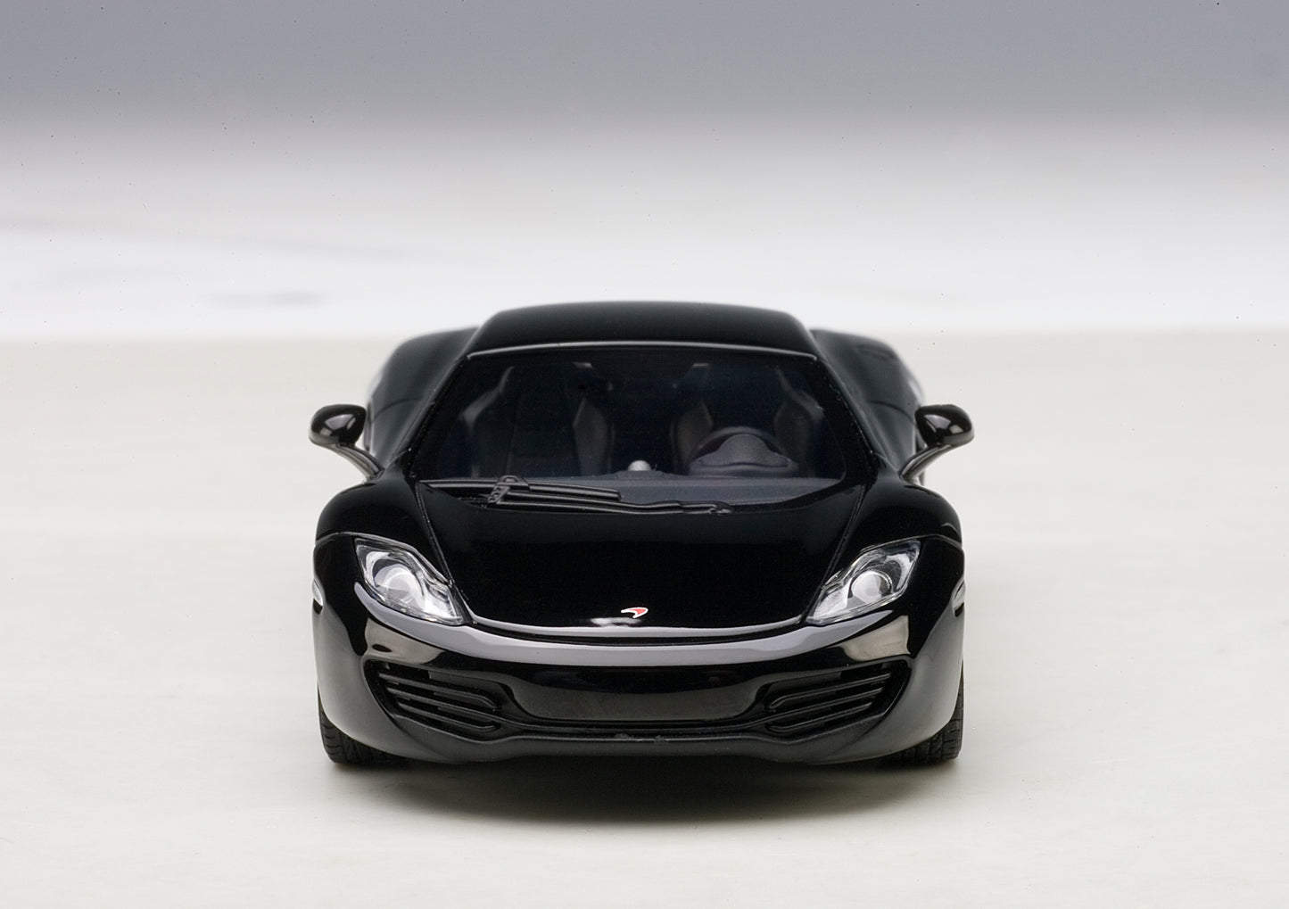 56005 MCLAREN 12C (SAPPHIRE BLACK)