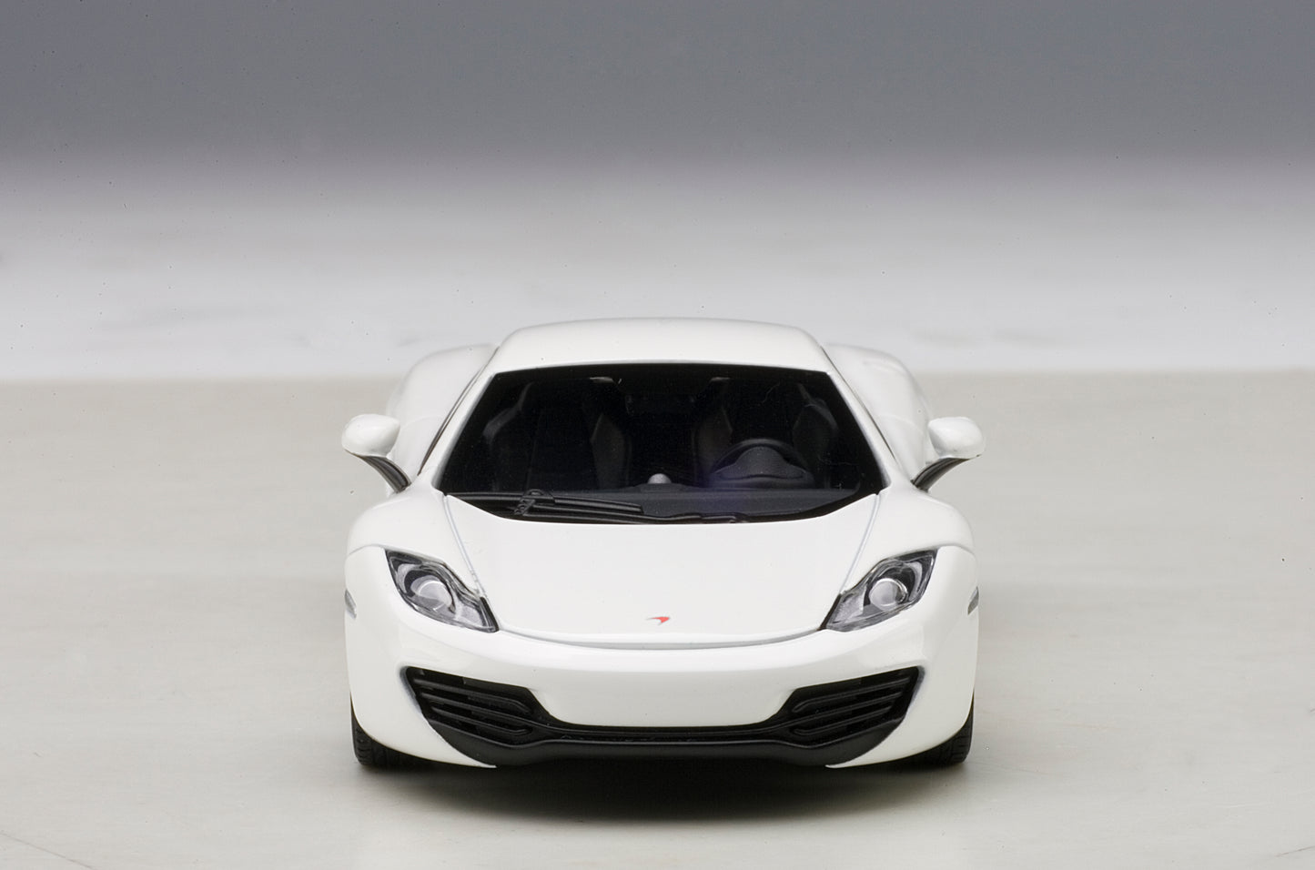56009 MCLAREN 12C (WHITE)