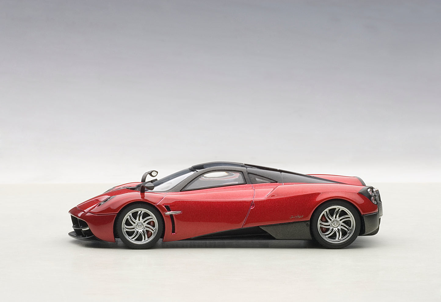 58208 PAGANI HUAYRA (METALLIC RED)