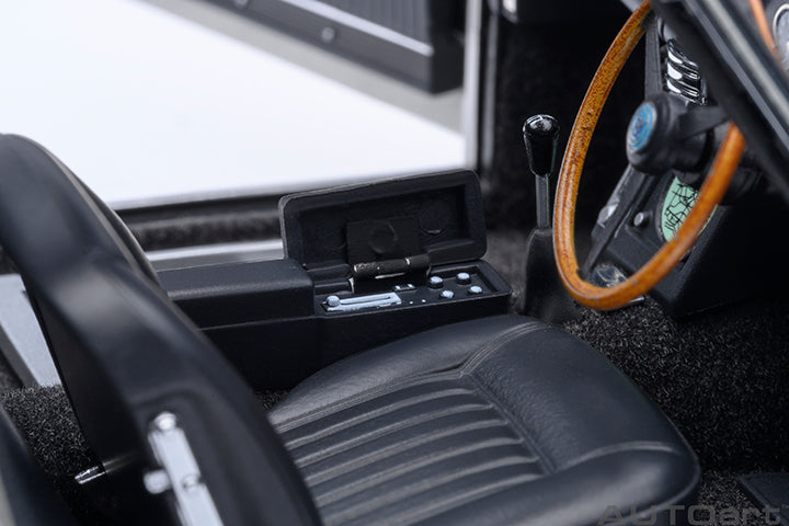 70296 ASTON MARTIN DB5 "007 GOLDFINGER" (W/ WEAPONS)(BIRCH SILVER)