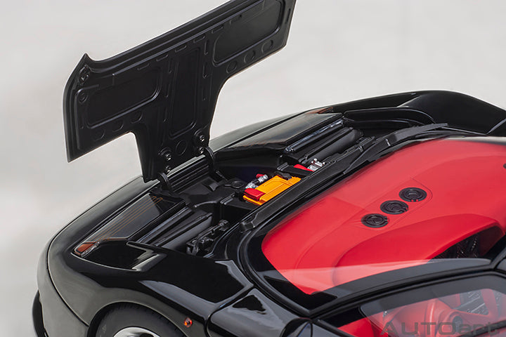 70919 BUGATTI EB110 SS (NERO VERNICE/BLACK)