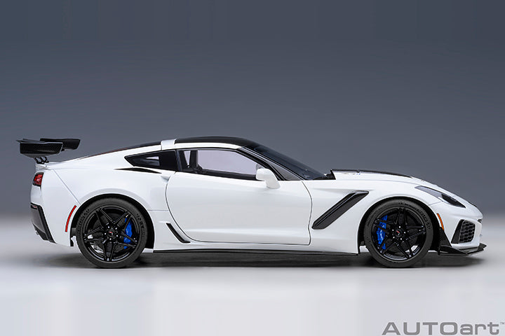 71270 CHEVROLET CORVETTE C7 ZR1 (ARCTIC WHITE)