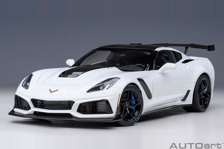 71270 CHEVROLET CORVETTE C7 ZR1 (ARCTIC WHITE)