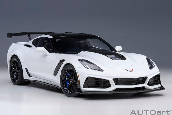71270 CHEVROLET CORVETTE C7 ZR1 (ARCTIC WHITE)