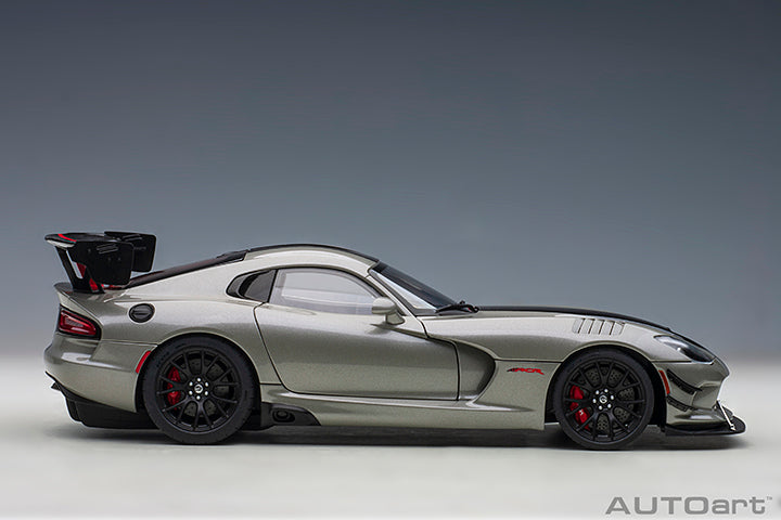 71733 DODGE VIPER ACR 2017 (BILLET SILVER METALLIC W/ BLACK STRIPES)