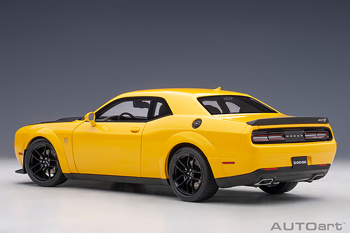 71737 DODGE CHALLENGER SRT HELLCAT WIDEBODY 2018 (YELLOW JACKET/SATIN BLACK PAINTED HOOD)