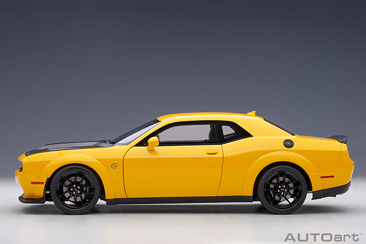 71737 DODGE CHALLENGER SRT HELLCAT WIDEBODY 2018 (YELLOW JACKET/SATIN BLACK PAINTED HOOD)