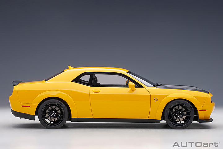 71737 DODGE CHALLENGER SRT HELLCAT WIDEBODY 2018 (YELLOW JACKET/SATIN BLACK PAINTED HOOD)