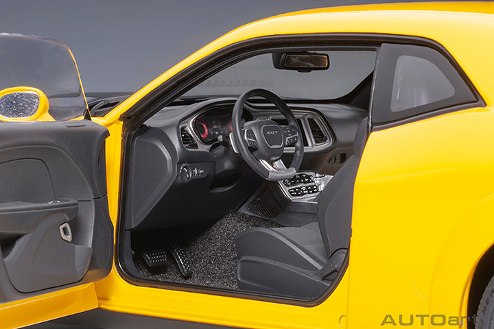 71737 DODGE CHALLENGER SRT HELLCAT WIDEBODY 2018 (YELLOW JACKET/SATIN BLACK PAINTED HOOD)