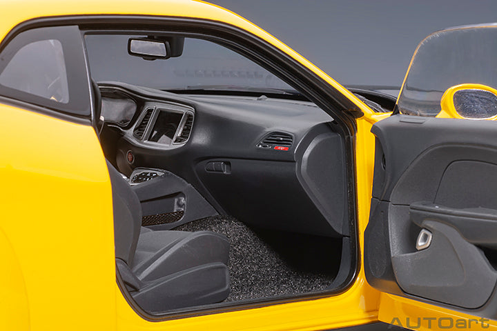 71737 DODGE CHALLENGER SRT HELLCAT WIDEBODY 2018 (YELLOW JACKET/SATIN BLACK PAINTED HOOD)