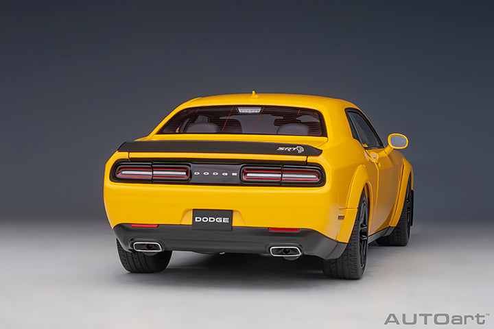 71737 DODGE CHALLENGER SRT HELLCAT WIDEBODY 2018 (YELLOW JACKET/SATIN BLACK PAINTED HOOD)