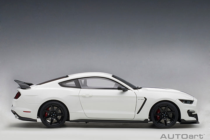 72931 FORD SHELBY GT-350R (OXFORD WHITE W/ LIGHTNING BLUE STRIPES)