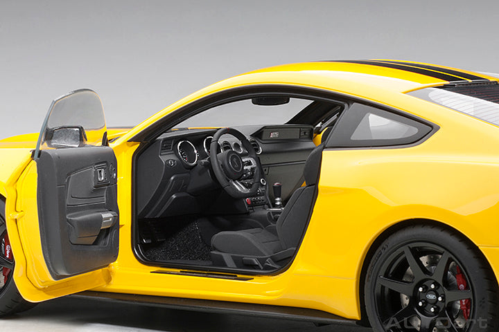 72932 FORD SHELBY GT-350R (TRIPLE YELLOW W/ BLACK STRIPES)