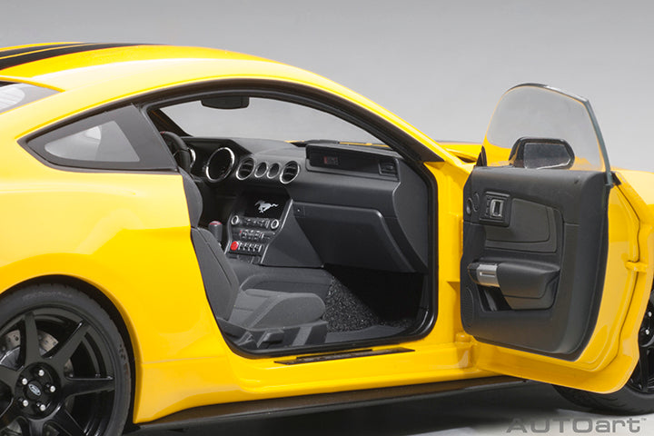 72932 FORD SHELBY GT-350R (TRIPLE YELLOW W/ BLACK STRIPES)