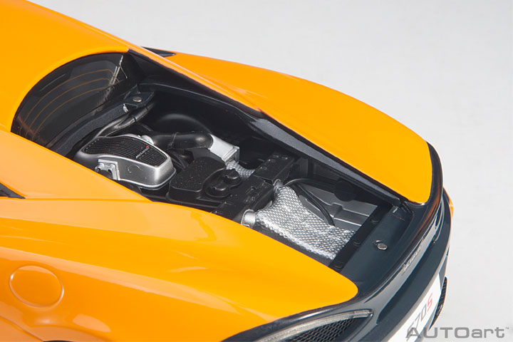 76044 1/18 McLAREN 570S (McLAREN ORANGE/SILVER WHEELS)