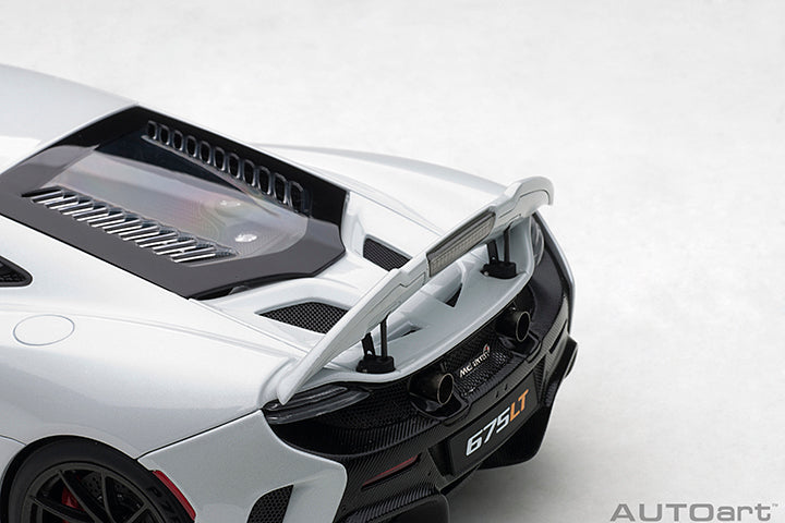 76046 1/18 McLAREN 675LT (SILICA WHITE)