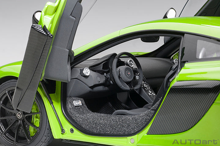 76049 1/18 McLAREN 675LT (NAPIER GREEN)