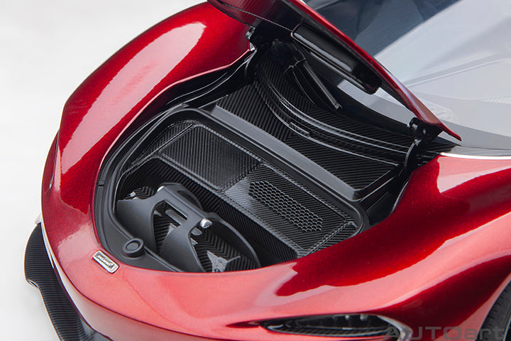 76087 McLAREN SPEEDTAIL (VOLCANO RED)