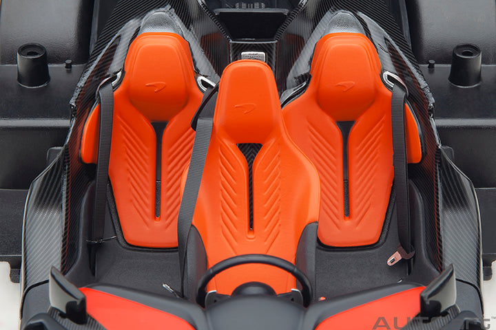 76088 McLAREN SPEEDTAIL (VOLCANO ORANGE)