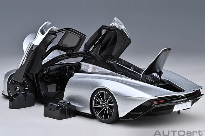 76090 McLAREN SPEEDTAIL (SUPERNOVA SILVER)