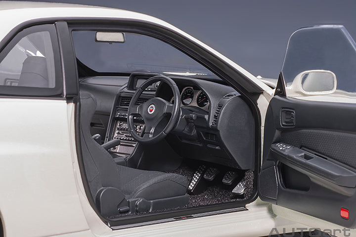 77406 NISSAN SKYLINE GT-R (R34) V-SPEC II (WHITE PEARL)