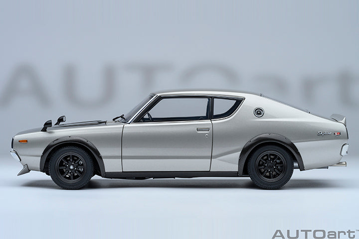 77477 "Online Exclusive" NISSAN SKYLINE 2000 GT-R (KPGC110) TUNED VERSION  "CARBON BLACK BONNET" (SILVER)