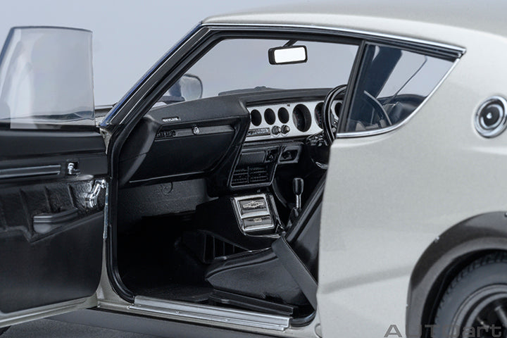 77477 "Online Exclusive" NISSAN SKYLINE 2000 GT-R (KPGC110) TUNED VERSION  "CARBON BLACK BONNET" (SILVER)