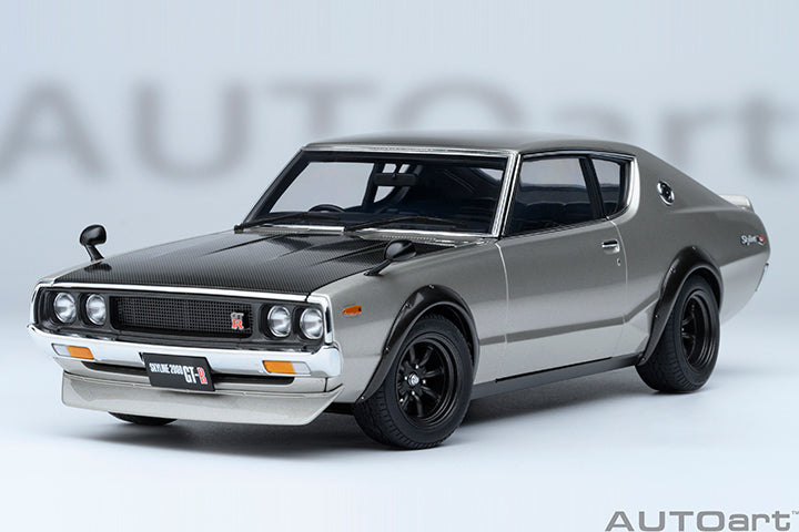 77477 "Online Exclusive" NISSAN SKYLINE 2000 GT-R (KPGC110) TUNED VERSION  "CARBON BLACK BONNET" (SILVER)