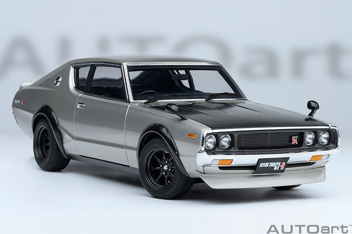 77477 "Online Exclusive" NISSAN SKYLINE 2000 GT-R (KPGC110) TUNED VERSION  "CARBON BLACK BONNET" (SILVER)