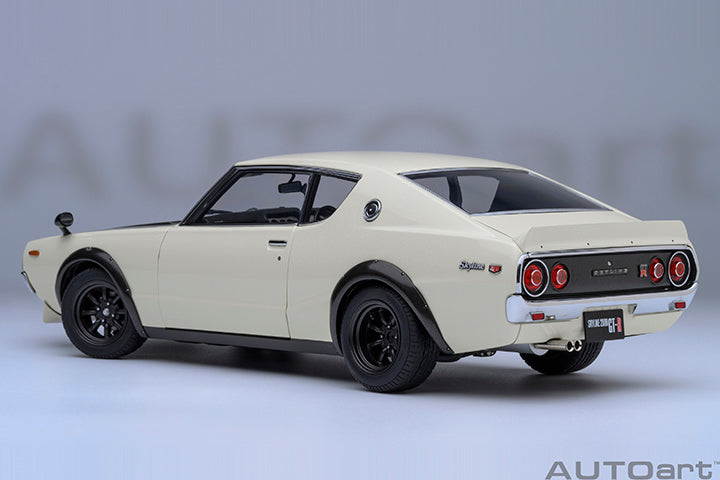 77478 "Online Exclusive" NISSAN SKYLINE 2000 GT-R (KPGC110) TUNED VERSION  "CARBON BLACK BONNET" (WHITE)