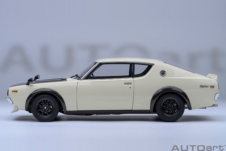 77478 "Online Exclusive" NISSAN SKYLINE 2000 GT-R (KPGC110) TUNED VERSION  "CARBON BLACK BONNET" (WHITE)
