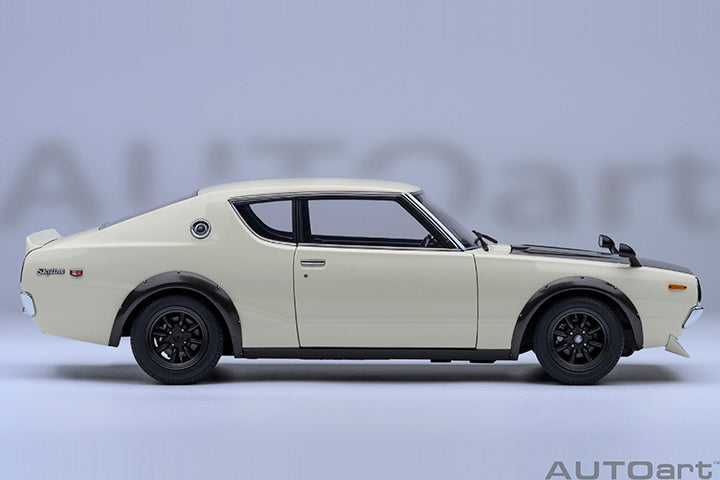 77478 "Online Exclusive" NISSAN SKYLINE 2000 GT-R (KPGC110) TUNED VERSION  "CARBON BLACK BONNET" (WHITE)