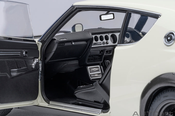 77478 "Online Exclusive" NISSAN SKYLINE 2000 GT-R (KPGC110) TUNED VERSION  "CARBON BLACK BONNET" (WHITE)