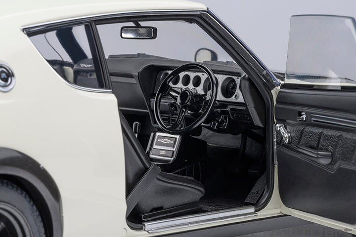 77478 "Online Exclusive" NISSAN SKYLINE 2000 GT-R (KPGC110) TUNED VERSION  "CARBON BLACK BONNET" (WHITE)