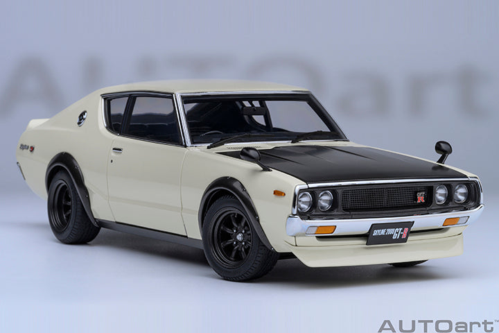 77478 "Online Exclusive" NISSAN SKYLINE 2000 GT-R (KPGC110) TUNED VERSION  "CARBON BLACK BONNET" (WHITE)