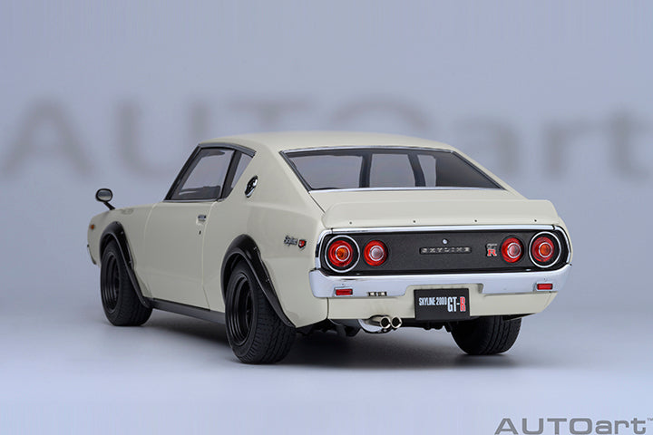 77478 "Online Exclusive" NISSAN SKYLINE 2000 GT-R (KPGC110) TUNED VERSION  "CARBON BLACK BONNET" (WHITE)