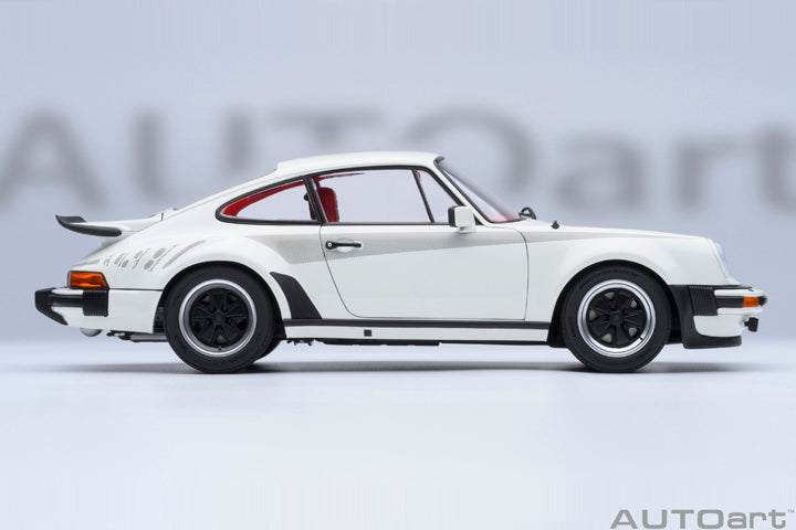 78113 PORSCHE 911(930) TURBO 3.0 (GRAND PRIX WHITE W/ TURBO STRIPES)