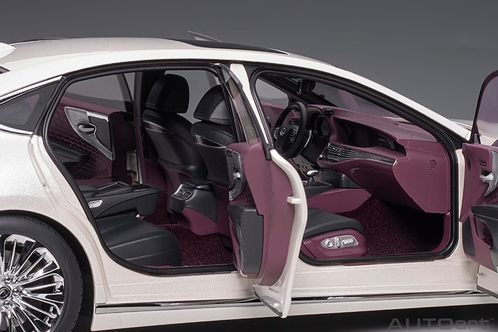 78866 LEXUS LS 500h (SONIC WHITE METALLIC/CRIMSON &amp; BLACK INTERIOR)