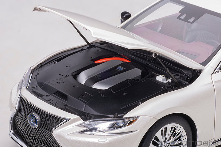 78866 LEXUS LS 500h (SONIC WHITE METALLIC/CRIMSON &amp; BLACK INTERIOR)