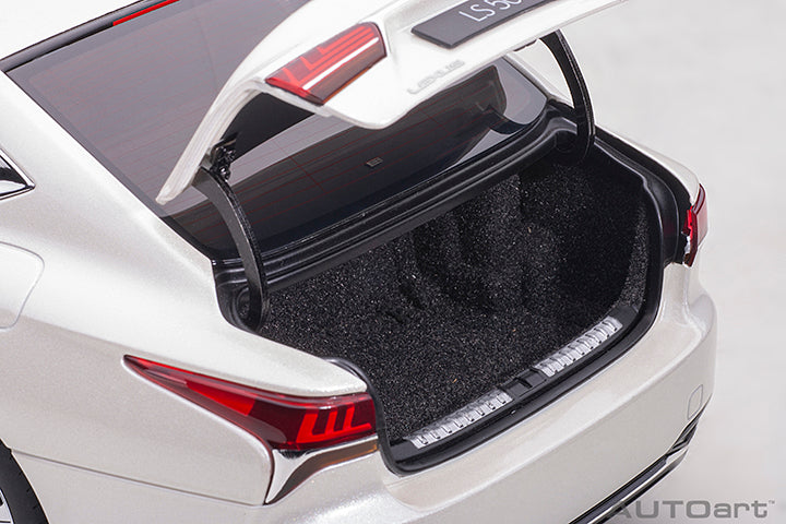 78866 LEXUS LS 500h (SONIC WHITE METALLIC/CRIMSON &amp; BLACK INTERIOR)