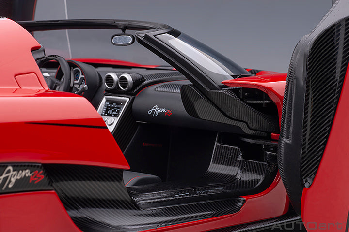 79022 KOENIGSEGG AGERA RS (CHILLI RED/CARBON BLACK/BLACK ACCENTS)