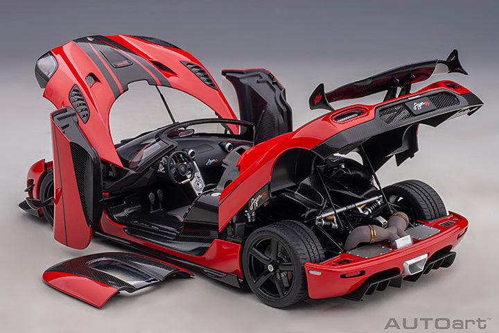 79022 KOENIGSEGG AGERA RS (CHILLI RED/CARBON BLACK/BLACK ACCENTS)