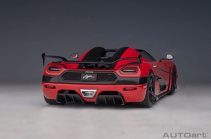 79022 KOENIGSEGG AGERA RS (CHILLI RED/CARBON BLACK/BLACK ACCENTS)