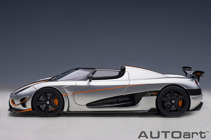 79024 KOENIGSEGG AGERA RS (MOON SILVER/CARBON BLACK/ORANGE ACCENTS)